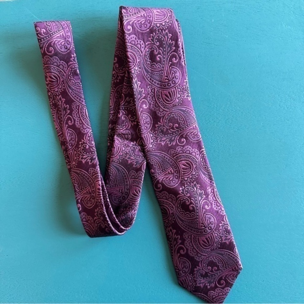 The Tie Bar Purple Paisley Silk Necktie Classic Business Casual Suit